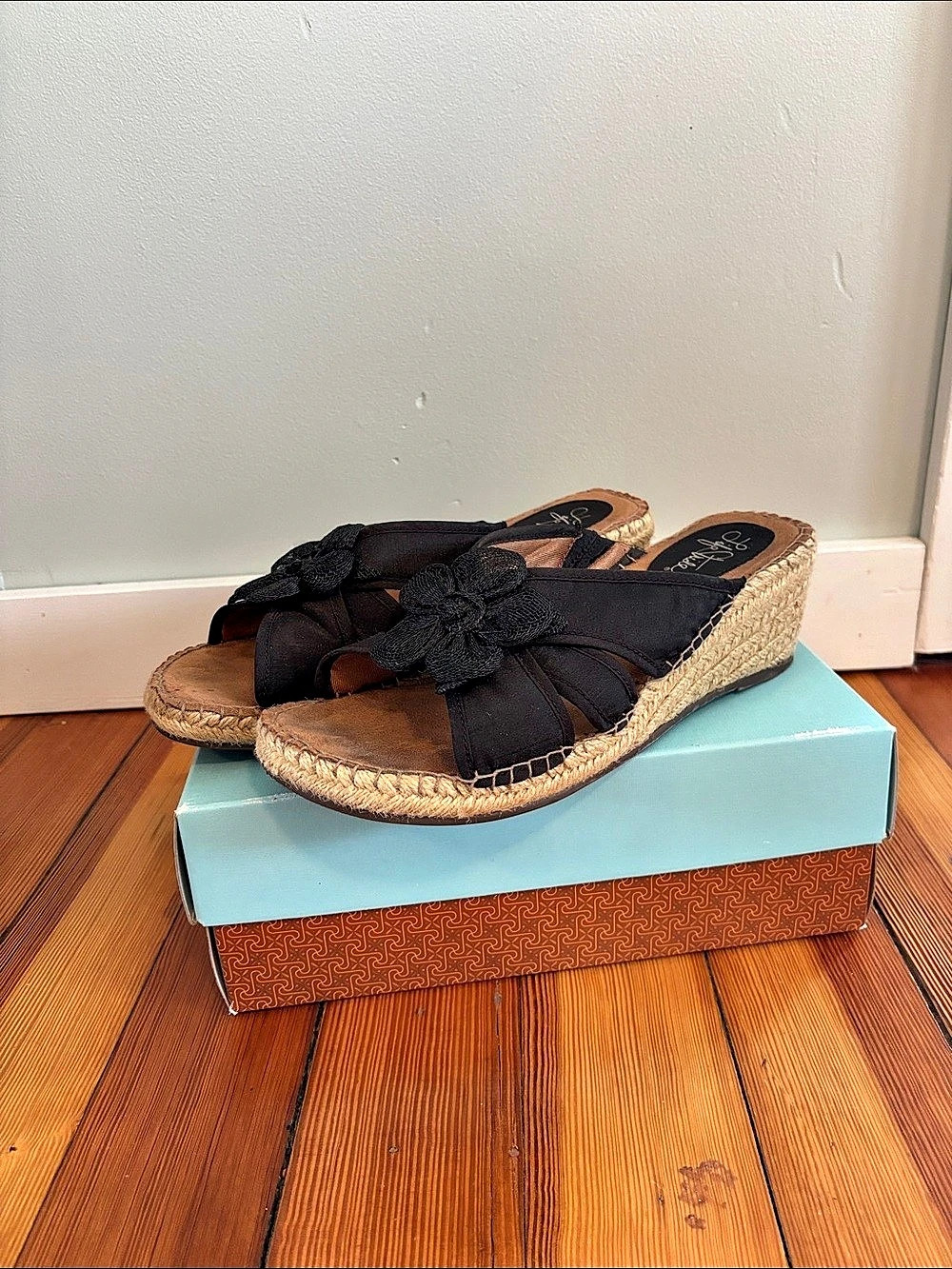 Life Stride Black Floral Wedge Sandals US 9.5 M